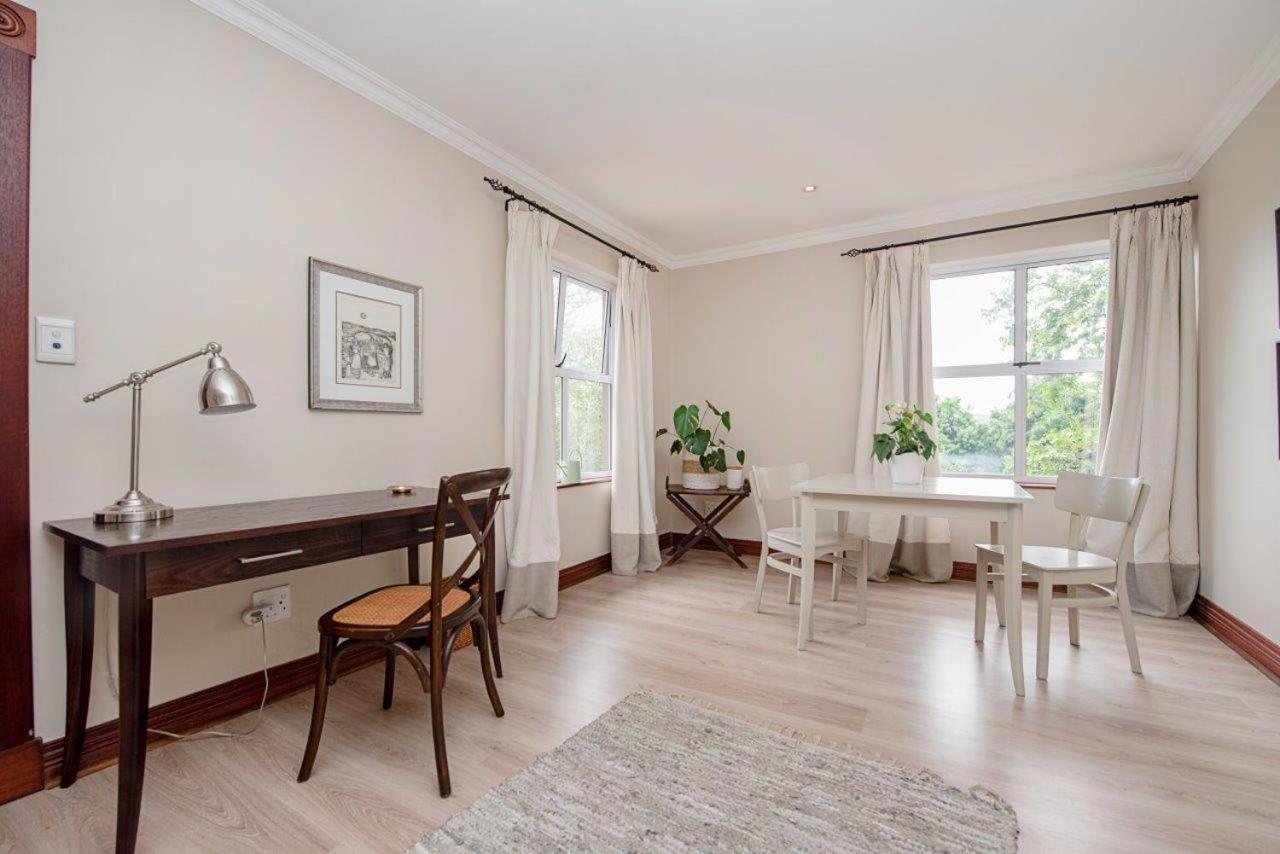 Wild Olive Executive Suite โจฮันเนสเบิร์ก ภายนอก รูปภาพ
